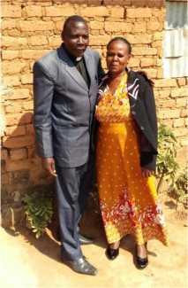 Pfarrer Harrison Kibiki und seine Frau