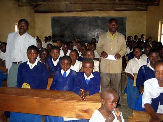 Eine Schulklasse in Ikelu
